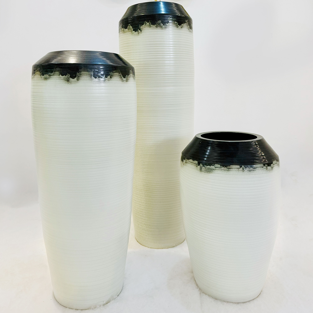 Vases Contemporains Noir et Blanc