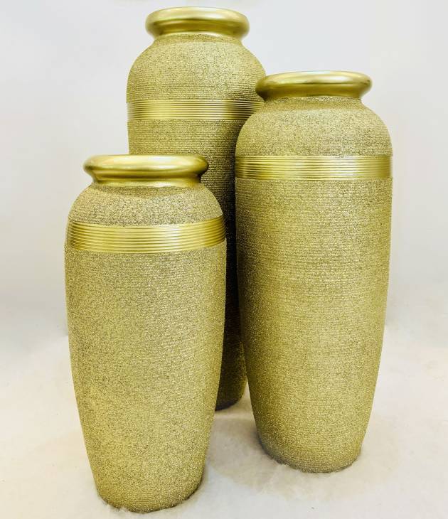 Vases Dorés Élégants
