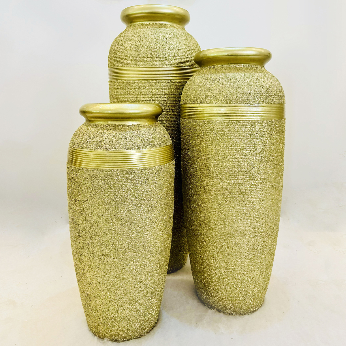 Vases Dorés Élégants